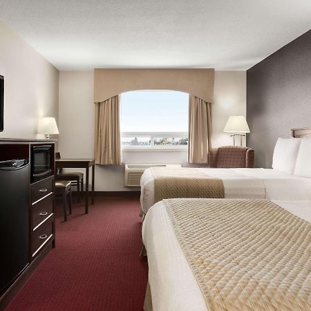 Days Inn & Suites By Wyndham Brandon Buitenkant foto