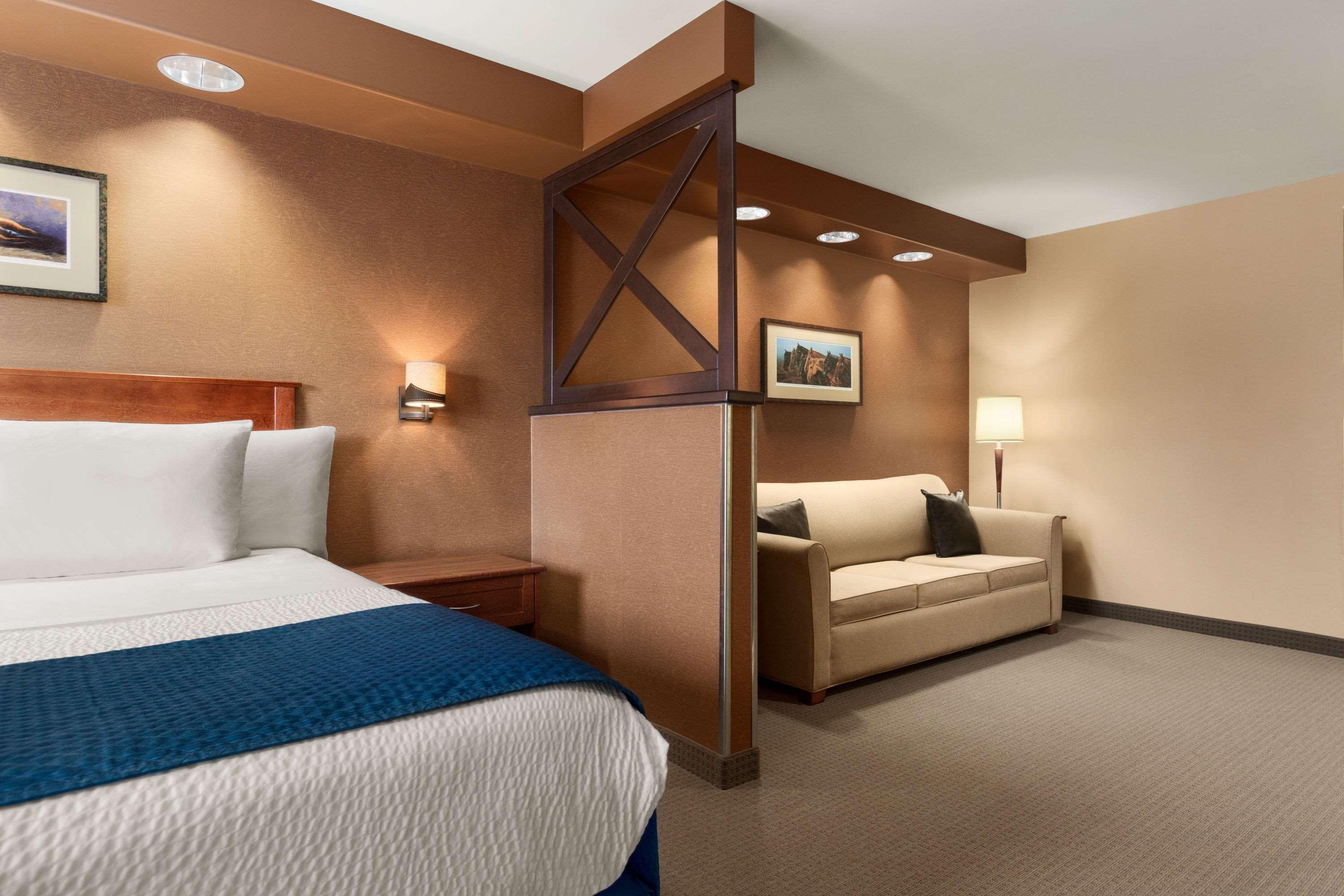 Days Inn & Suites By Wyndham Brandon Buitenkant foto