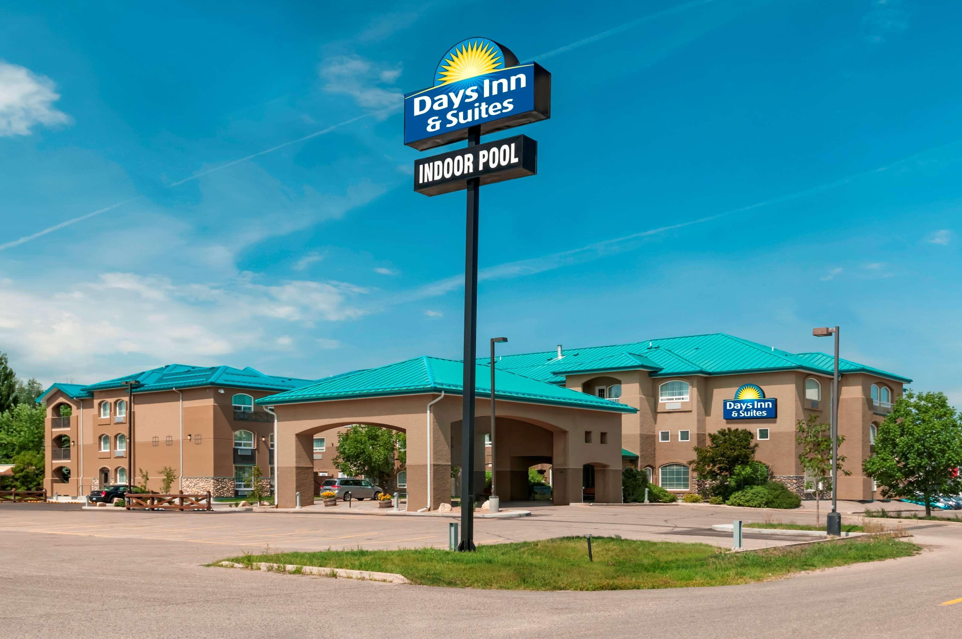 Days Inn & Suites By Wyndham Brandon Buitenkant foto