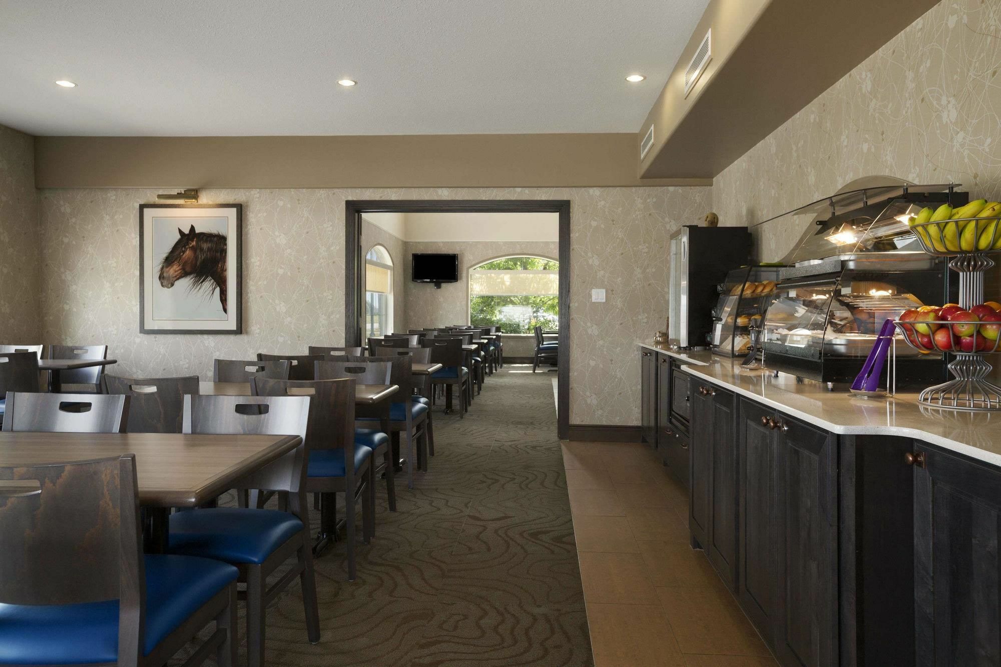 Days Inn & Suites By Wyndham Brandon Buitenkant foto
