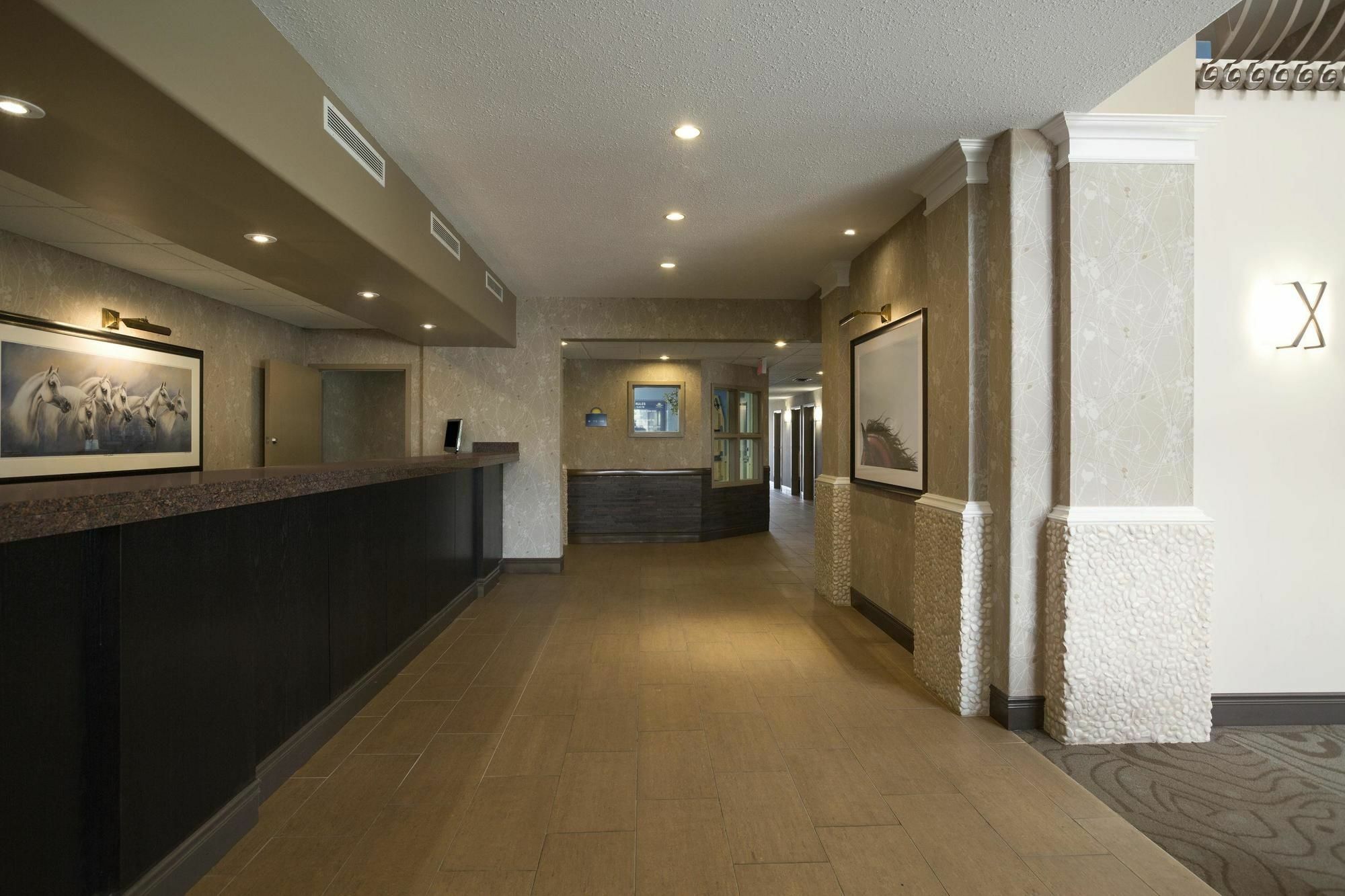 Days Inn & Suites By Wyndham Brandon Buitenkant foto