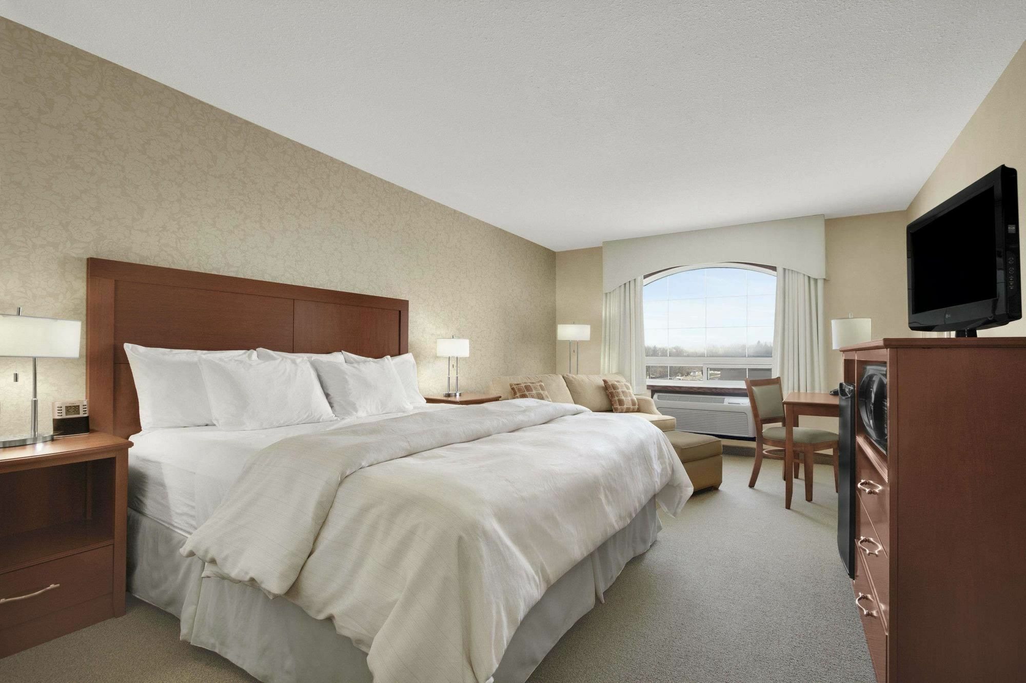 Days Inn & Suites By Wyndham Brandon Buitenkant foto